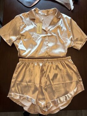 Women's Satin Short Sleeve Pajama Set in Champagne BRAND NEW WITH TAGS